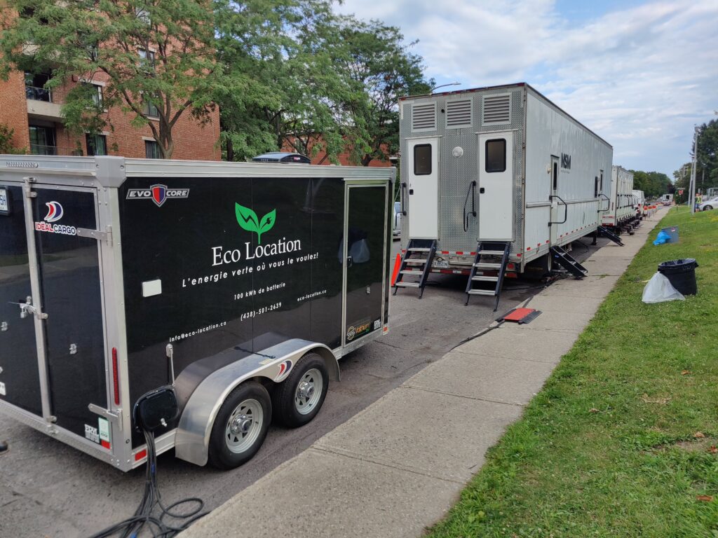 Remorque Eco Location Power Pack 100K alimentant des roulottes de production cinéma à Montréal
