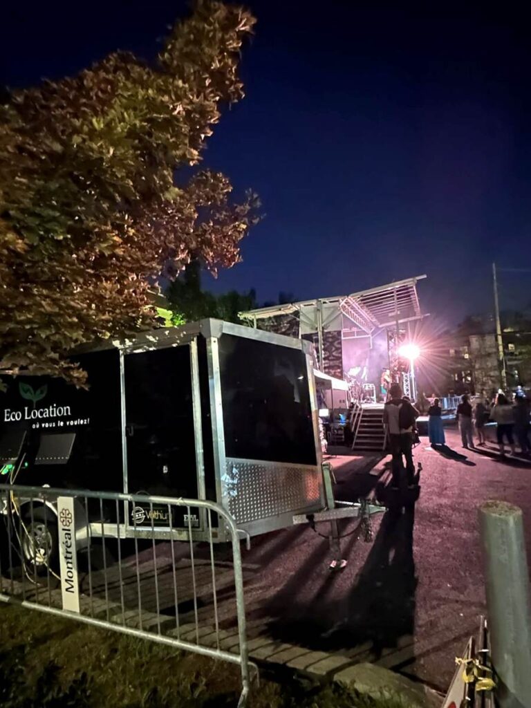 Remorque Power Pack 100K alimentant le spectacle d'Ital Fest sur la rue Fleury, SDC Fleury, Montréal