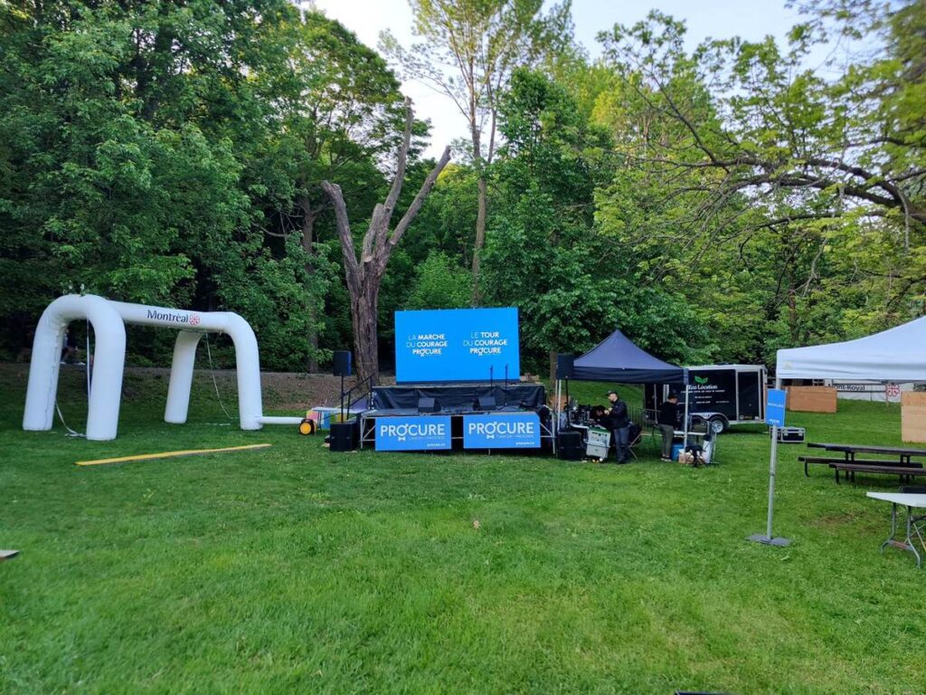 Remorque de batterie Power Pack 100K alimentant un événement Procure au sommet du mont Royal