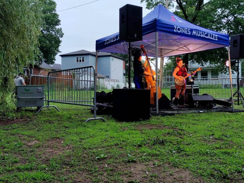 Voltstack 5K alimentant une scène des Zones musicales de Laval – génératrice à batterie silencieuse pour spectacle extérieur